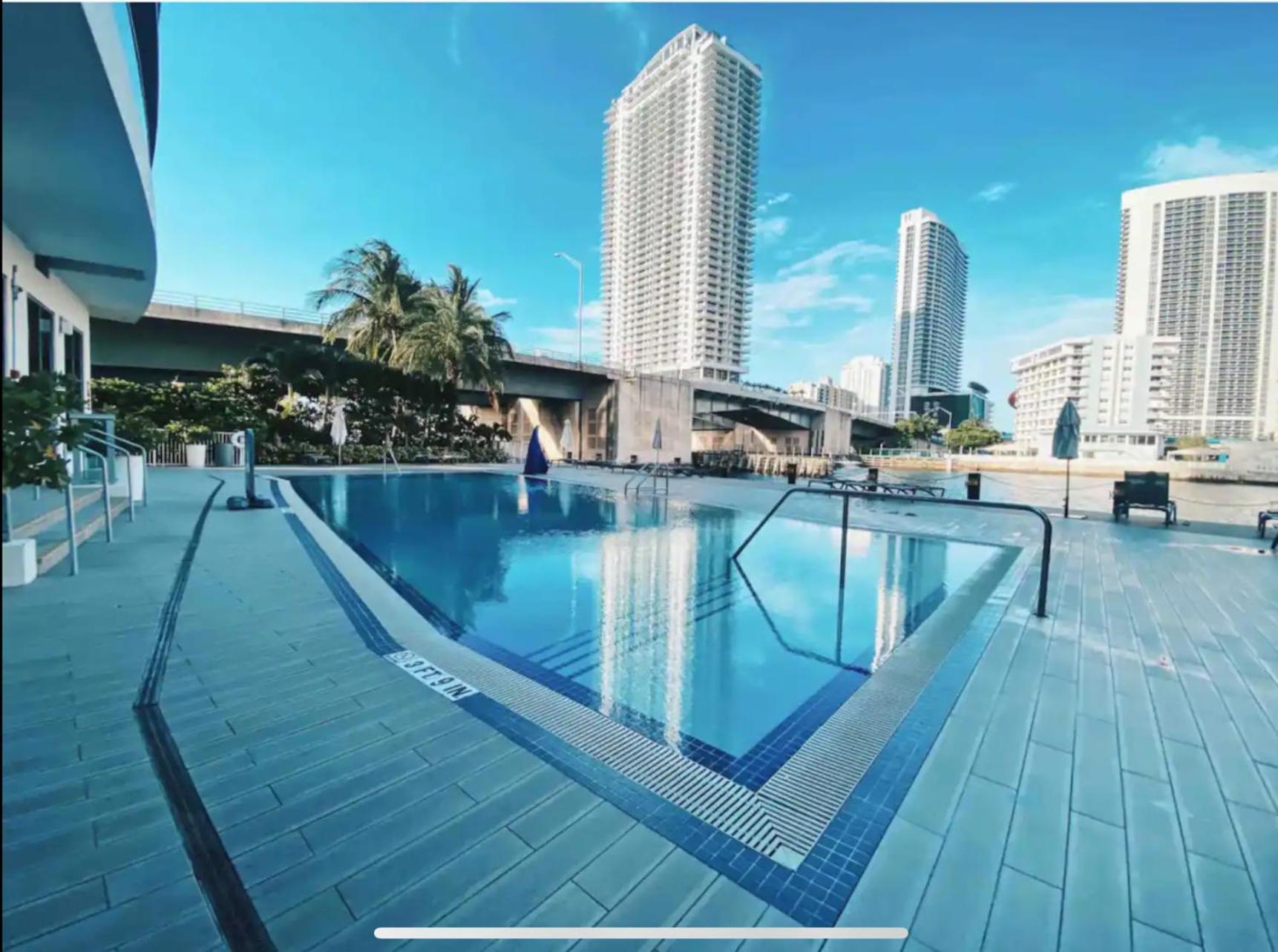 Beachwalk Resort & Condos ハランデール・ビーチ エクステリア 写真